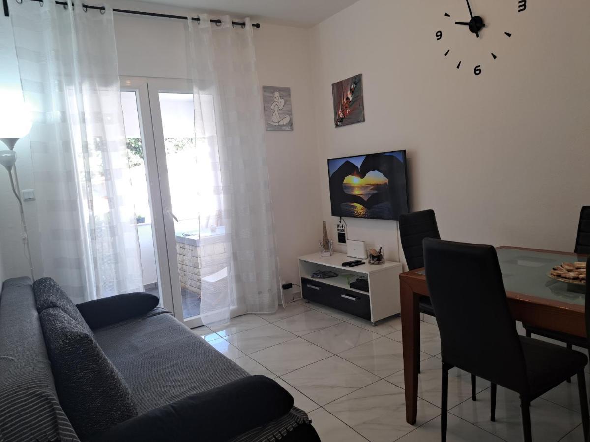 Apartment Lavanda Nova Ražanj Exterior foto